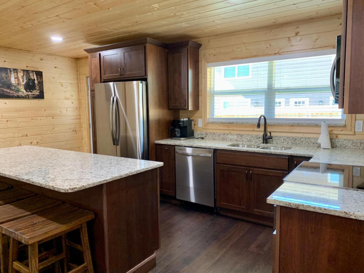 The Brick House: Brand New! 3 Bedroom Home With Private Driveway Pigeon Forge Extérieur photo
