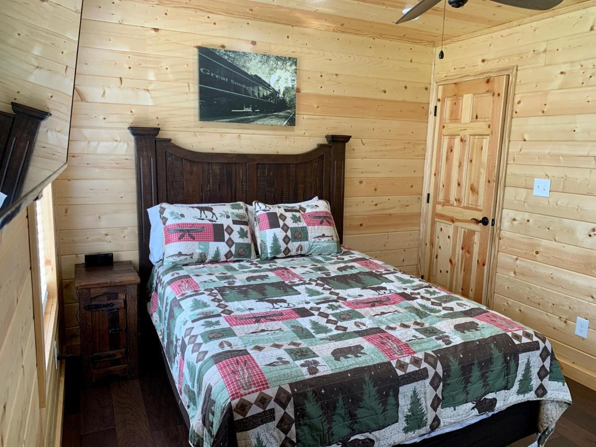 The Brick House: Brand New! 3 Bedroom Home With Private Driveway Pigeon Forge Extérieur photo