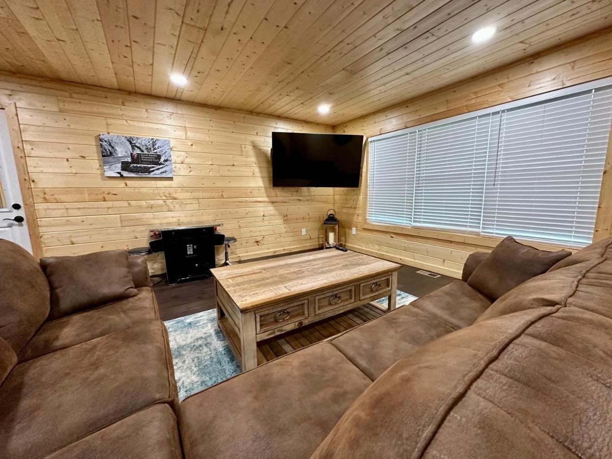 The Brick House: Brand New! 3 Bedroom Home With Private Driveway Pigeon Forge Extérieur photo